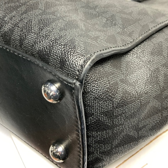 Michael Kors Signature Dee Dee Tote - Picture 10 of 16